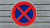 Schild Halten und Parken verboten