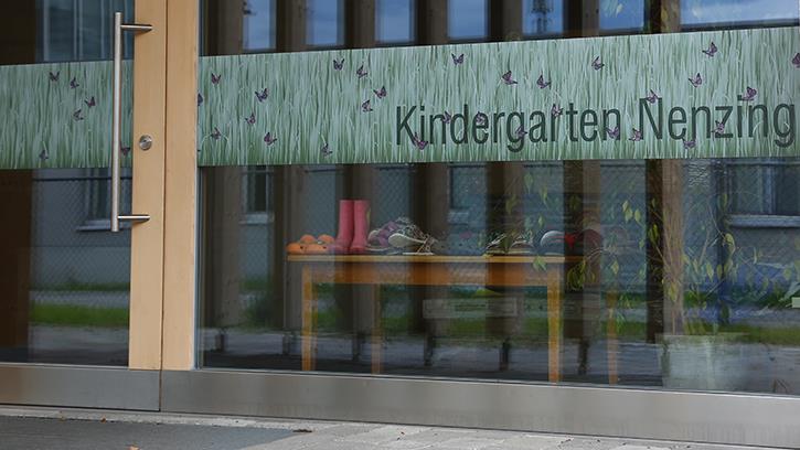 Eingang des Kindergarten Dorf